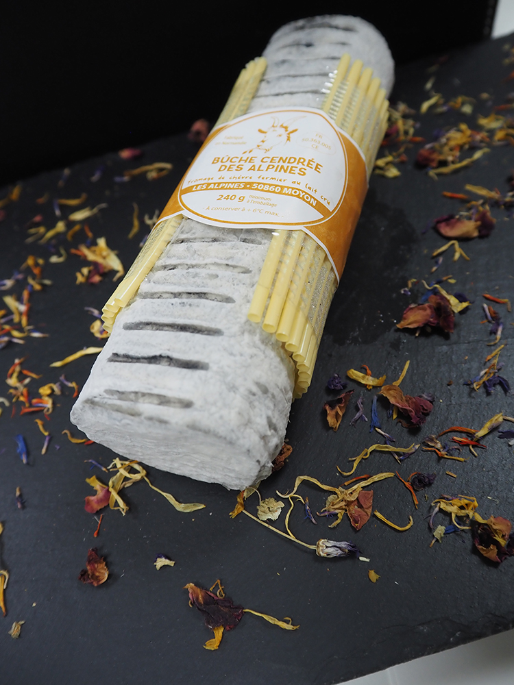 Bûche cendrée affinée - Chèvrerie des Alpines